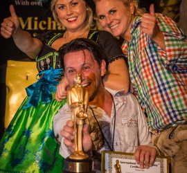 Michael Late erhält den Merlin Award in der Plus City Michael Late erhält den Merlin Award in der Plus City