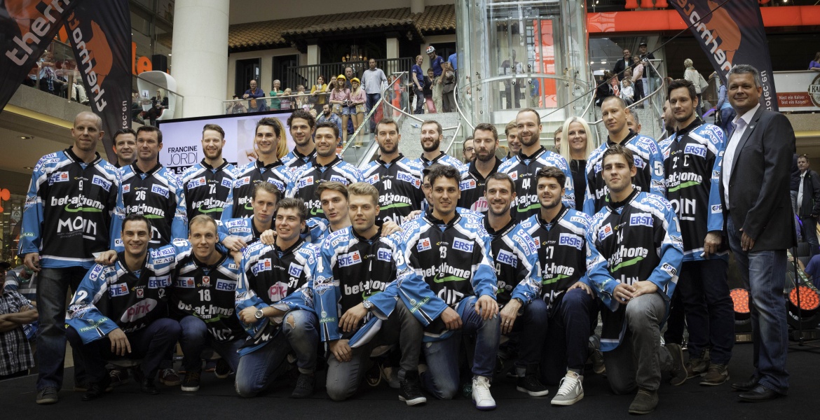 Foto © cityfoto Team Black Wings und Francine Jordi - Plus City